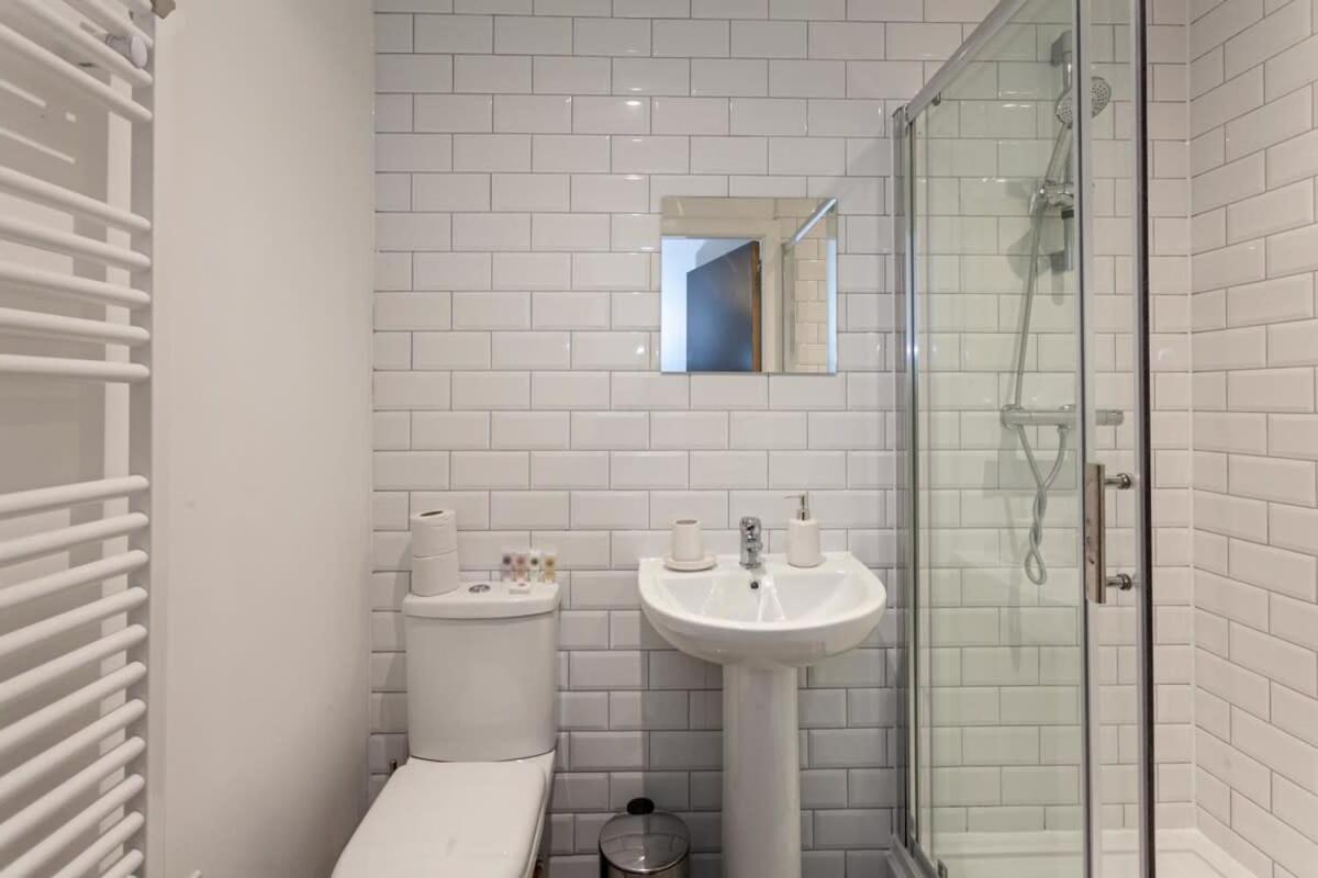 Stunning 2 Bed Flat 5Min To Old Trafford Stadium Manchester Zewnętrze zdjęcie