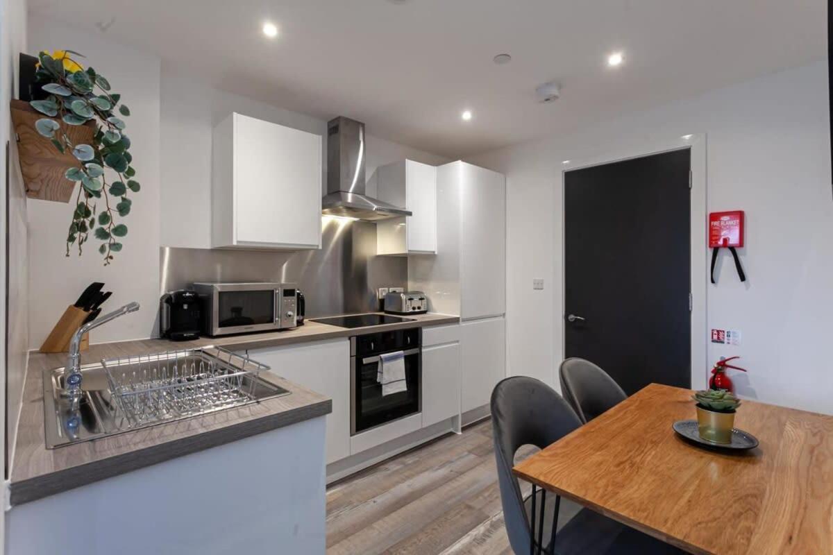 Stunning 2 Bed Flat 5Min To Old Trafford Stadium Manchester Zewnętrze zdjęcie