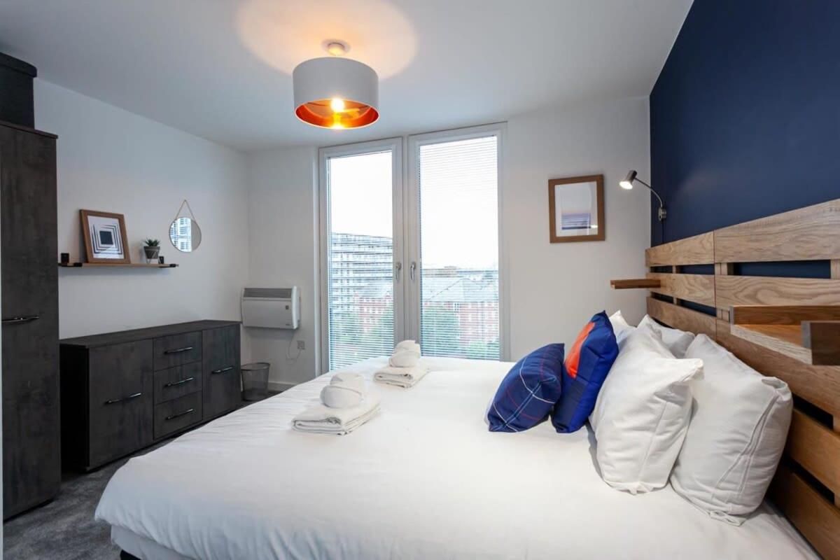 Stunning 2 Bed Flat 5Min To Old Trafford Stadium Manchester Zewnętrze zdjęcie