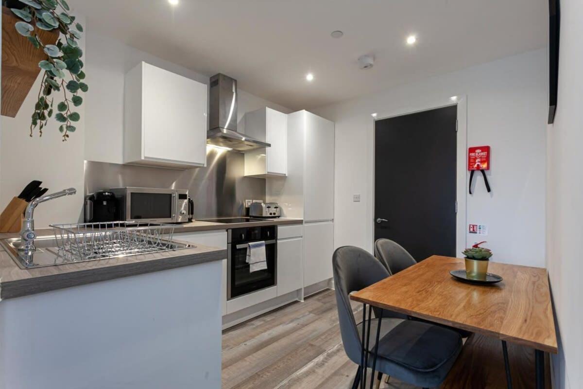 Stunning 2 Bed Flat 5Min To Old Trafford Stadium Manchester Zewnętrze zdjęcie