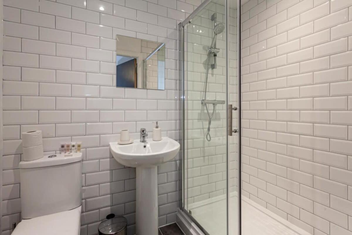 Stunning 2 Bed Flat 5Min To Old Trafford Stadium Manchester Zewnętrze zdjęcie